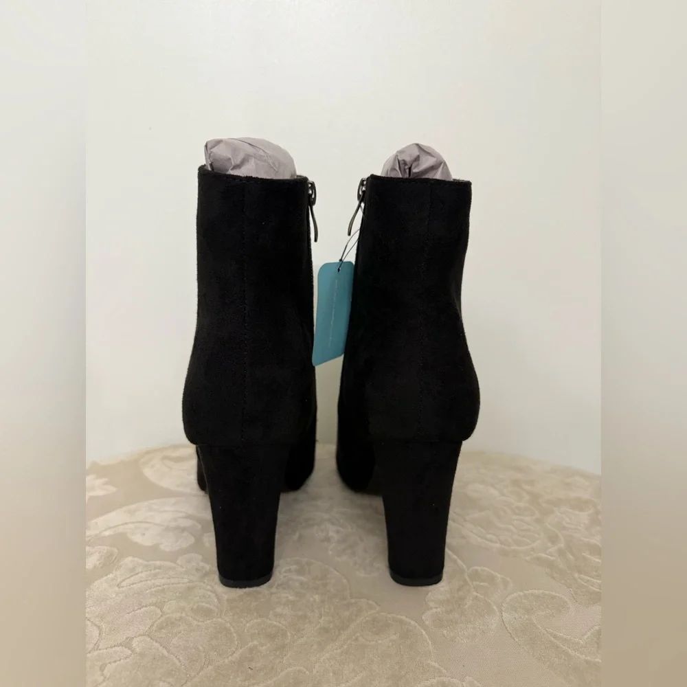 NWT Vepose Faux Suede Ankle Boots in‎ Black - Size 7